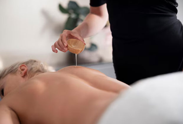 Full Body Hot Oil Massage Full Body Hot Oil Massage